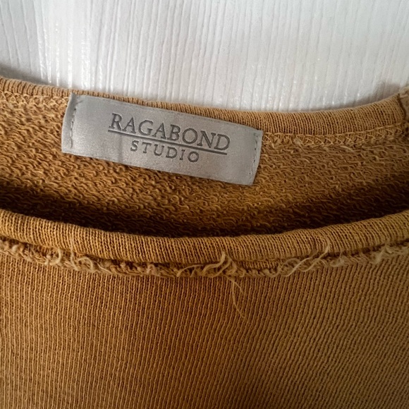 Free People Ragabond Studio gold hanalei Graphic Long Sleeve Top EUC sz m - Picture 4 of 4